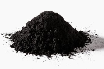 Овощной уголь в черном латте